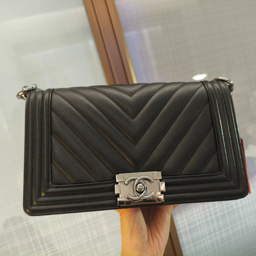 95新 Chanel/香奈儿 包展专属 Chanel黑银leboy荔枝牛v纹中号
