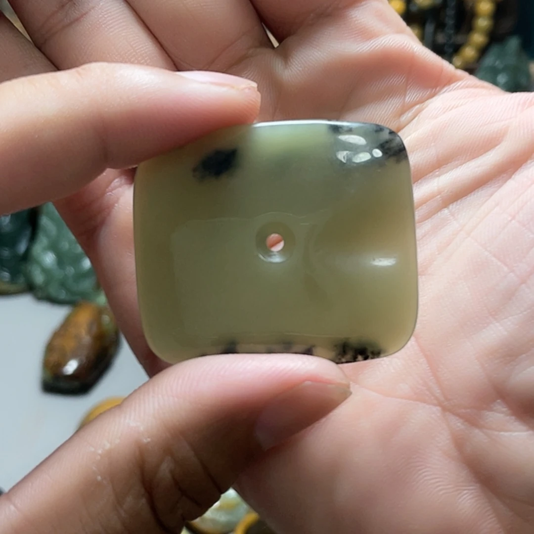 【闪购商品】未镶嵌岫岩河磨玉（透闪石质玉）挂件