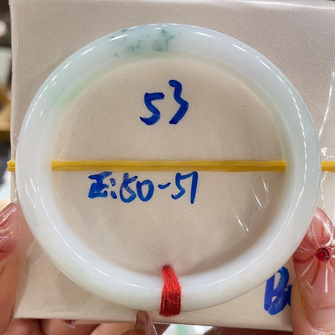 翡翠手镯未镶嵌翡翠手镯