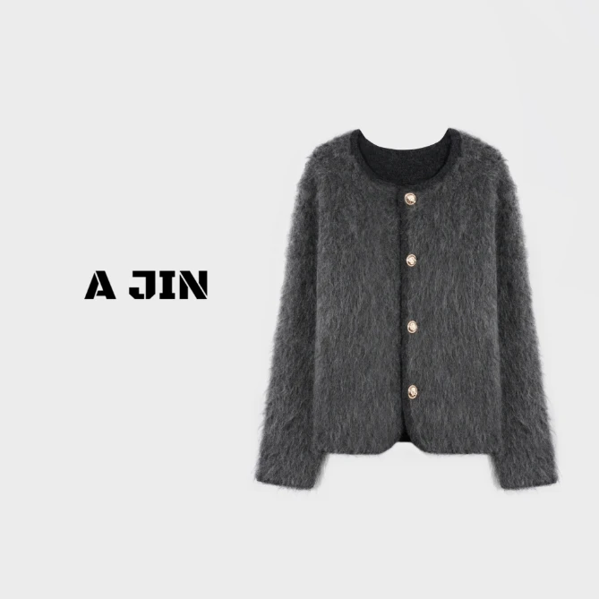 【奢华轻暖】重磅毛绒绒圆领雕花金扣针织外套A1