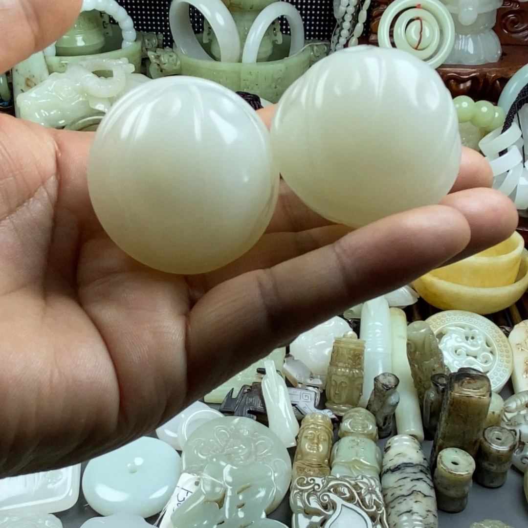 正****和田玉（糖玉）未镶嵌颈饰