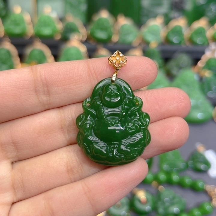 颈饰18K金镶嵌和田玉（碧玉）