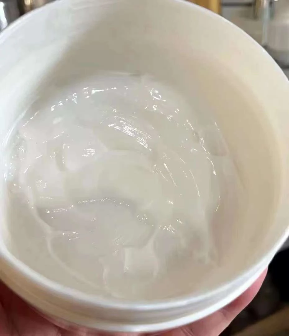 维  亮亮面膜涂抹大