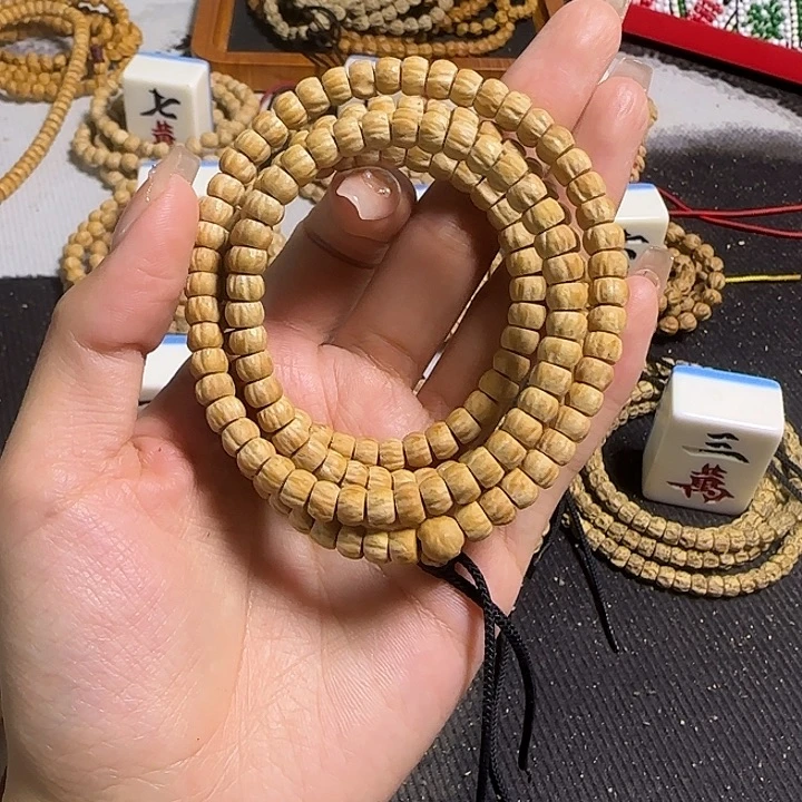 摩***代柏香籽/百香籽吊坠