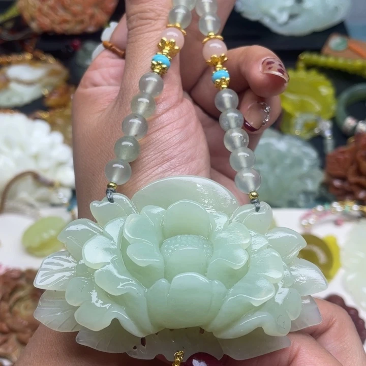 蛇纹石玉未镶嵌颈饰