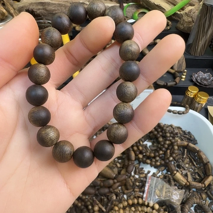 飞***扬沉香碎屑沉香海南乌身1.0大12克➕沉香碎屑多样性