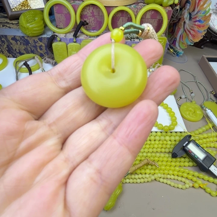 姝****新疆若羌黄口扣子