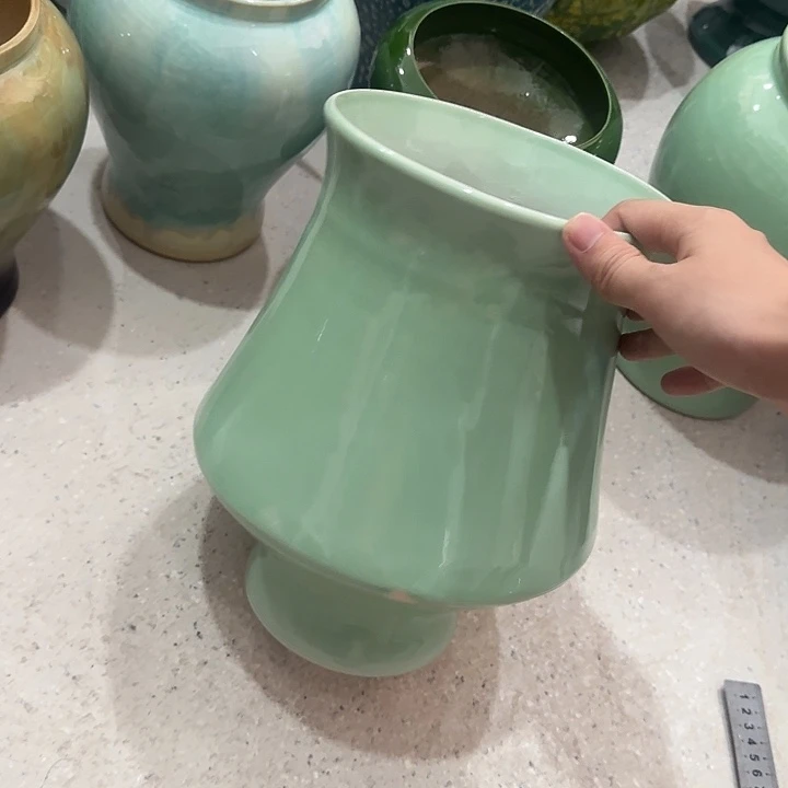 白泥花盆微瑕有孔