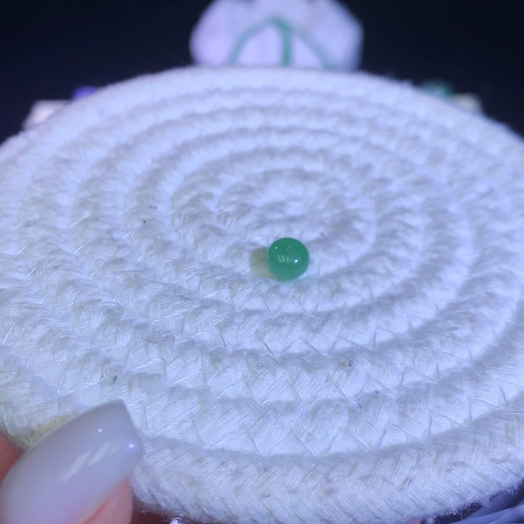 翡翠散珠天然缅甸翡翠单珠卡6.7厚4.6算盘果阳色
