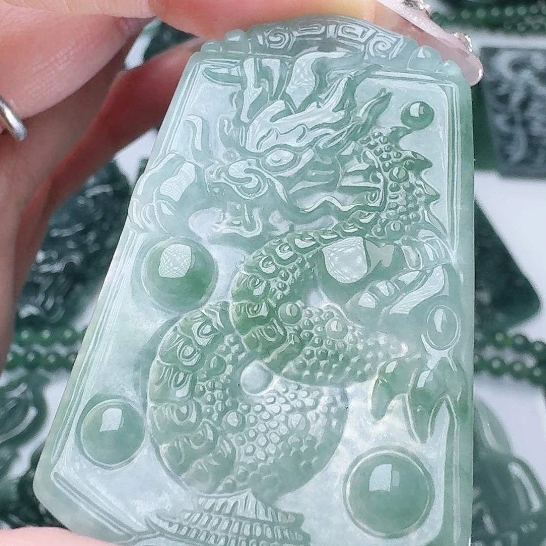 翡翠未镶嵌颈饰天然的A货翡翠多样性发其一