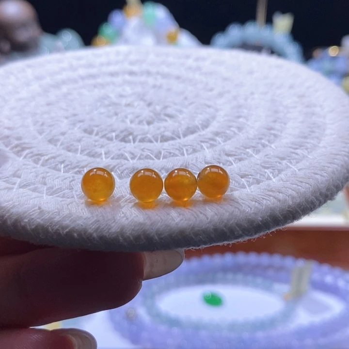 翡翠未镶嵌颈饰多样性发其一