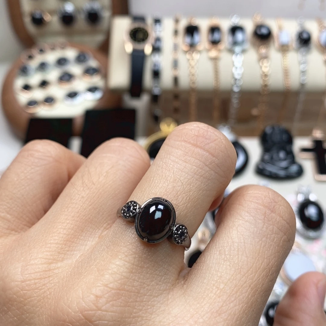 18K金镶嵌戒指翡翠