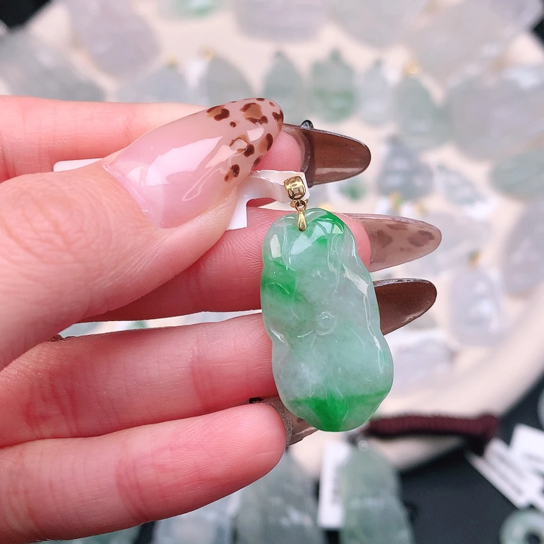 翡翠颈饰18K金镶嵌飘绿荷叶32.3、28.5、15、4.3