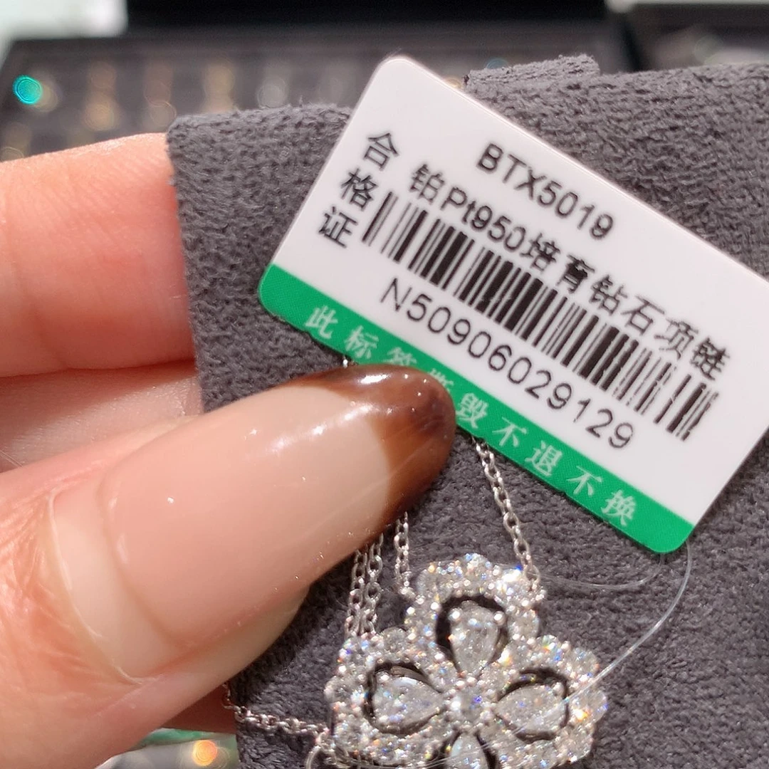 i***n实验室培育钻石铂Pt950镶嵌颈饰