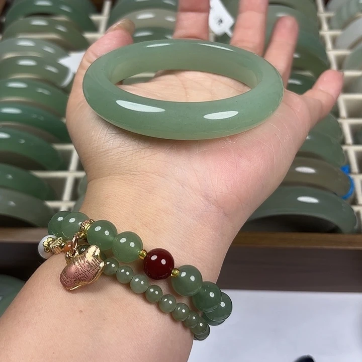 石英质玉未镶嵌手镯