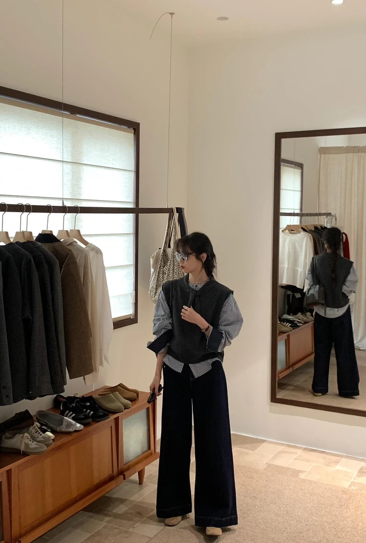 【挪威的森林】高级感条纹衬衫上衣灰色针织马甲高腰蓝色牛仔裤套装