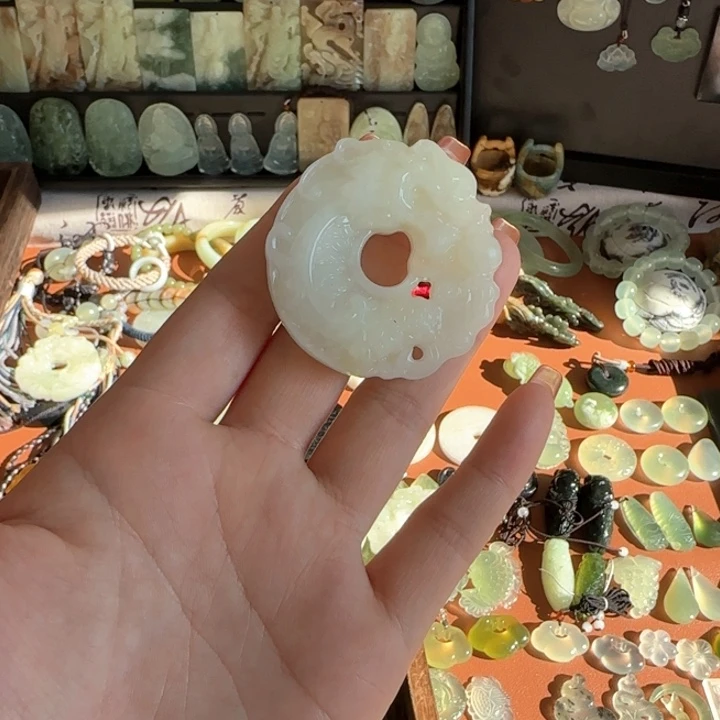 蛇纹石玉颈饰未镶嵌橘****岁龙扣