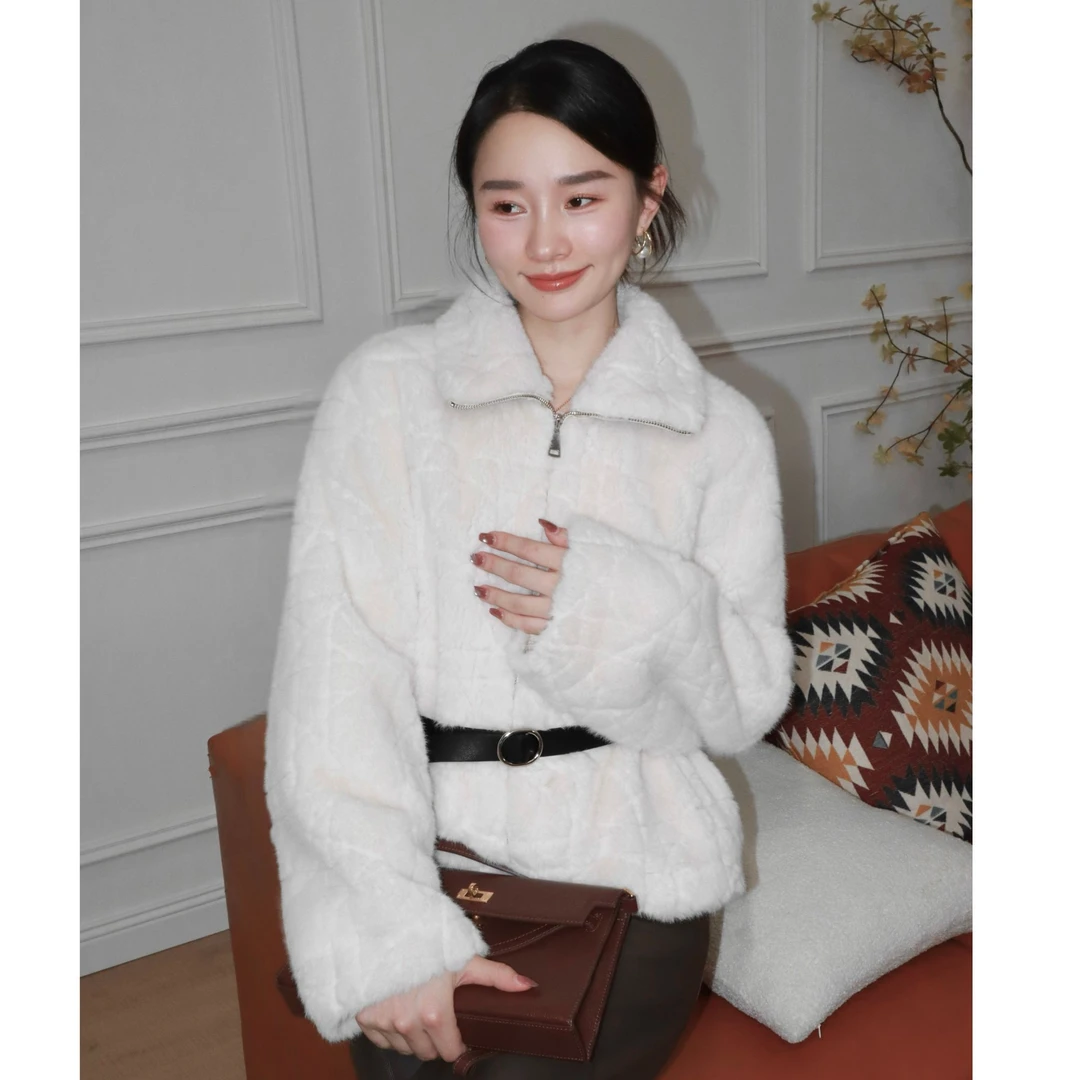 HELA AOMI“藤格纹环保毛”慵懒风柔软蓬松菱格工艺短款毛毛外套