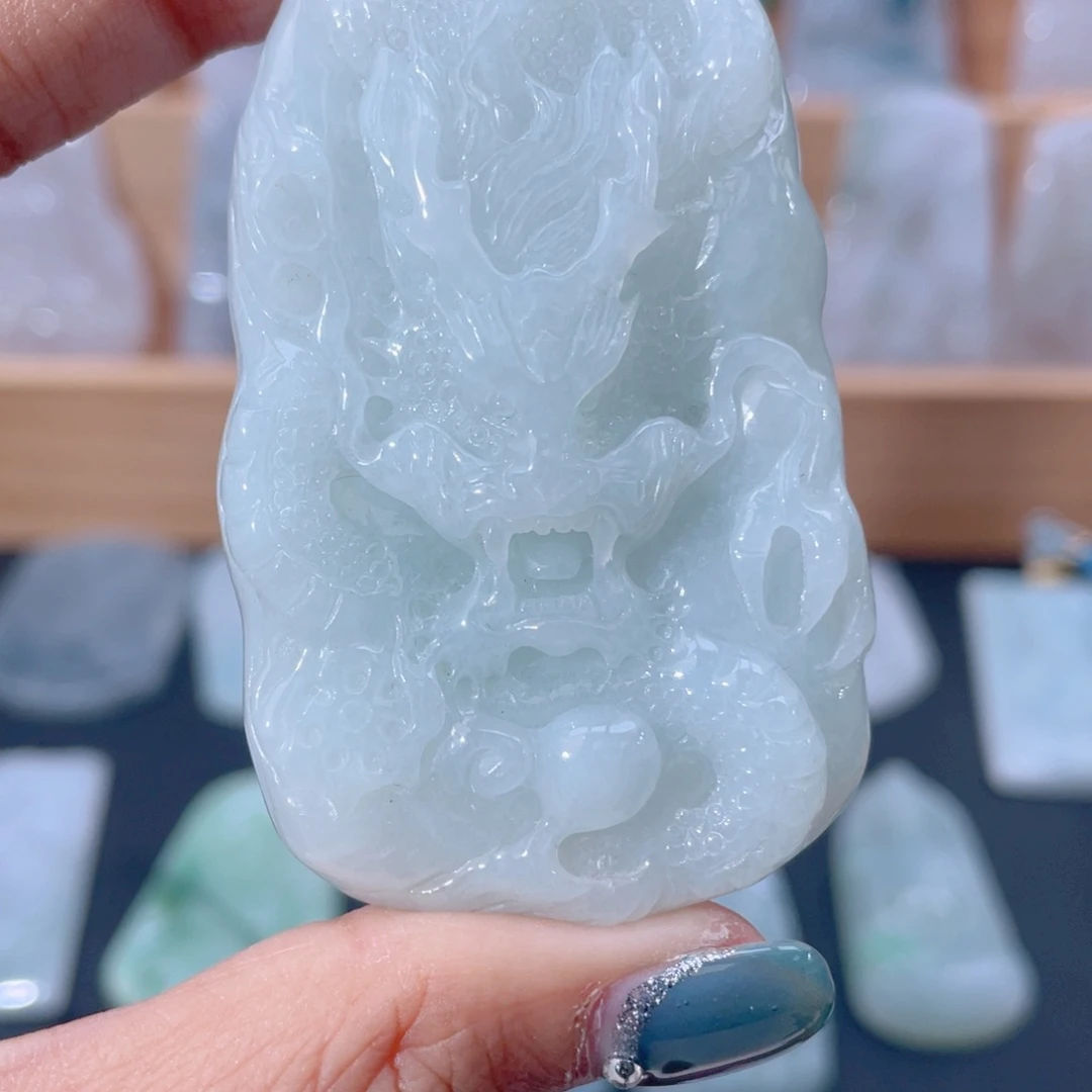 颈饰未镶嵌翡翠龙牌