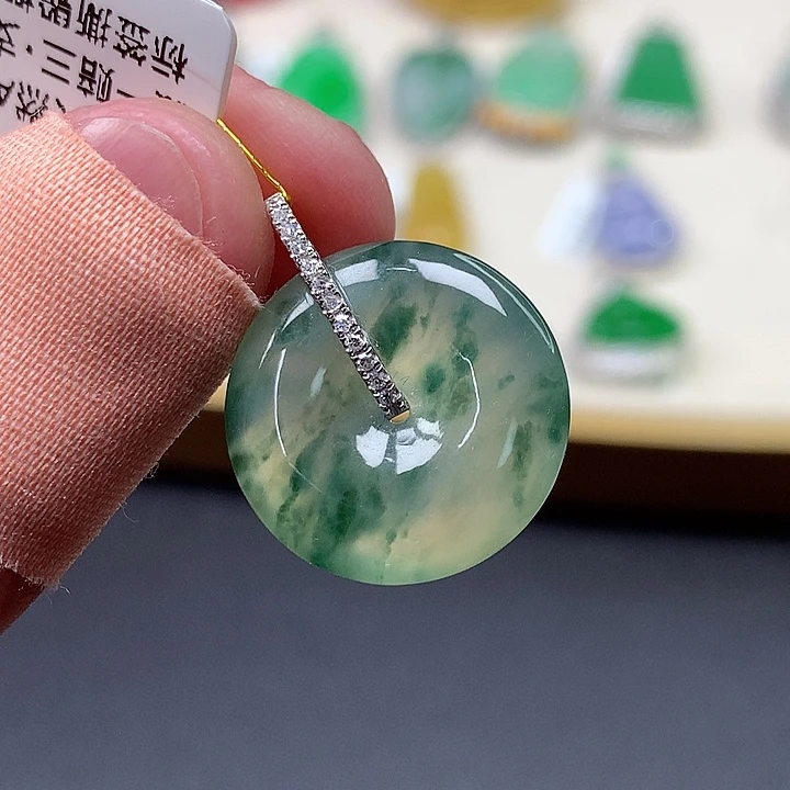 翡翠18K金镶嵌颈饰
