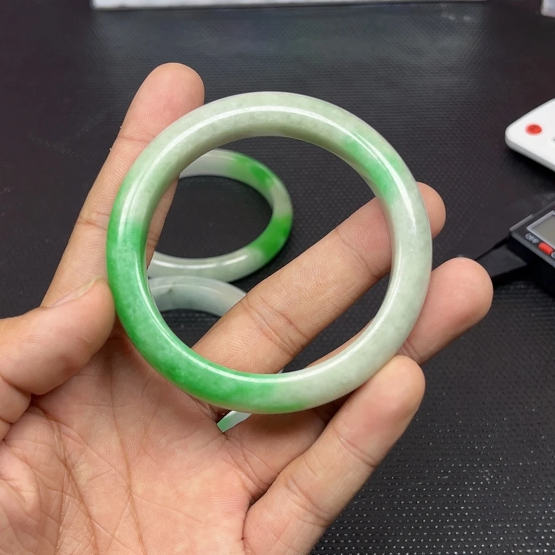 你***一翡翠未镶嵌手镯手镯