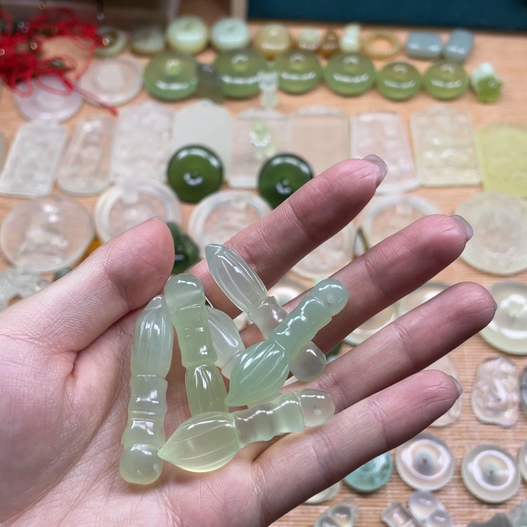 蛇纹石玉未镶嵌颈饰