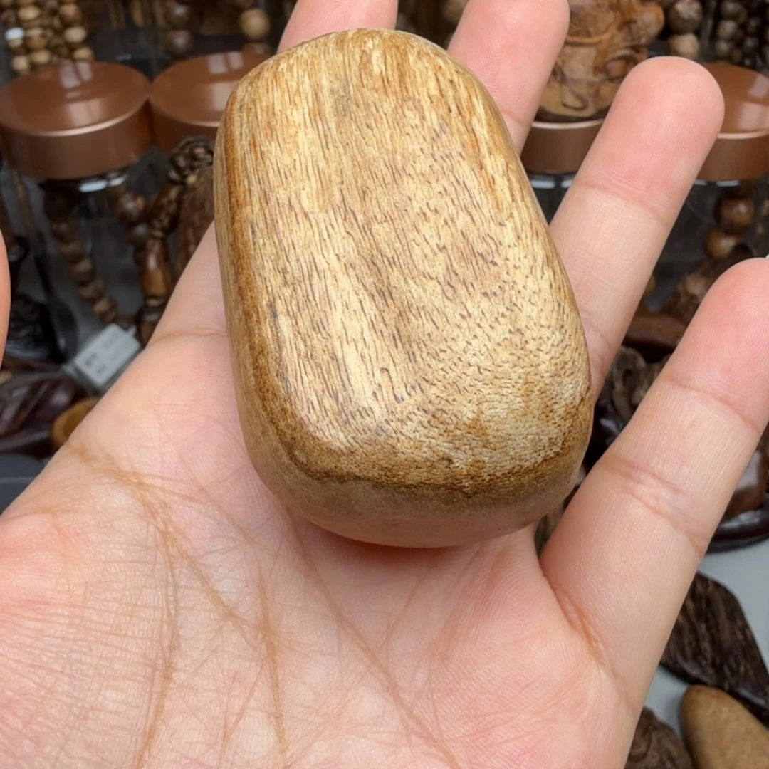 沉香碎屑沉香惠安手把件 24.6 克