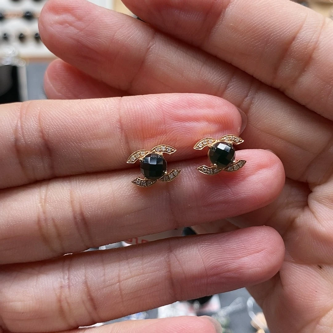 18K金镶嵌翡翠耳饰墨翠