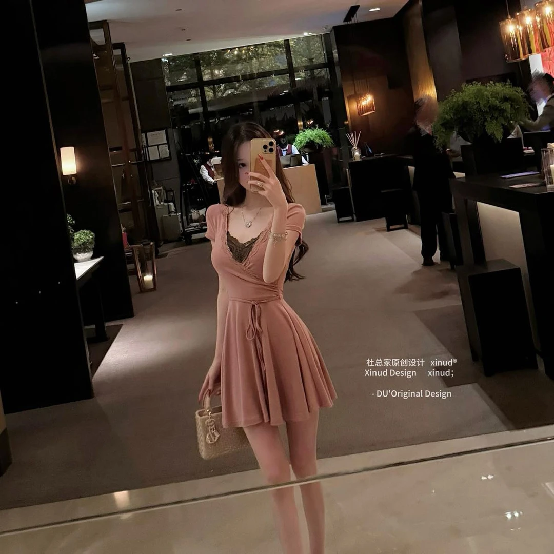 杜总家 窈窕女人香*原创气质姐姐纯色蕾丝打底收腰V领纯欲连衣裙