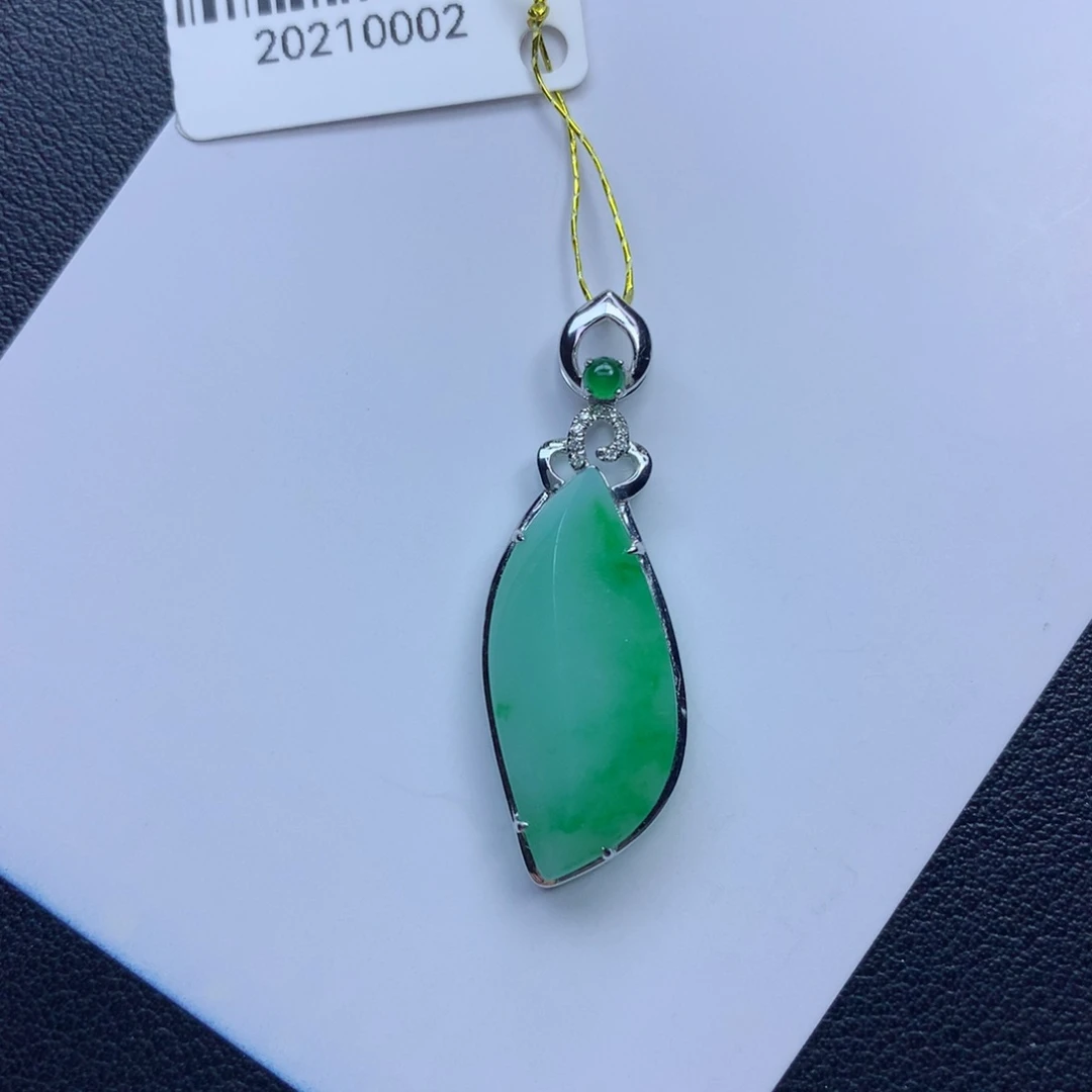 翡翠颈饰未镶嵌随形