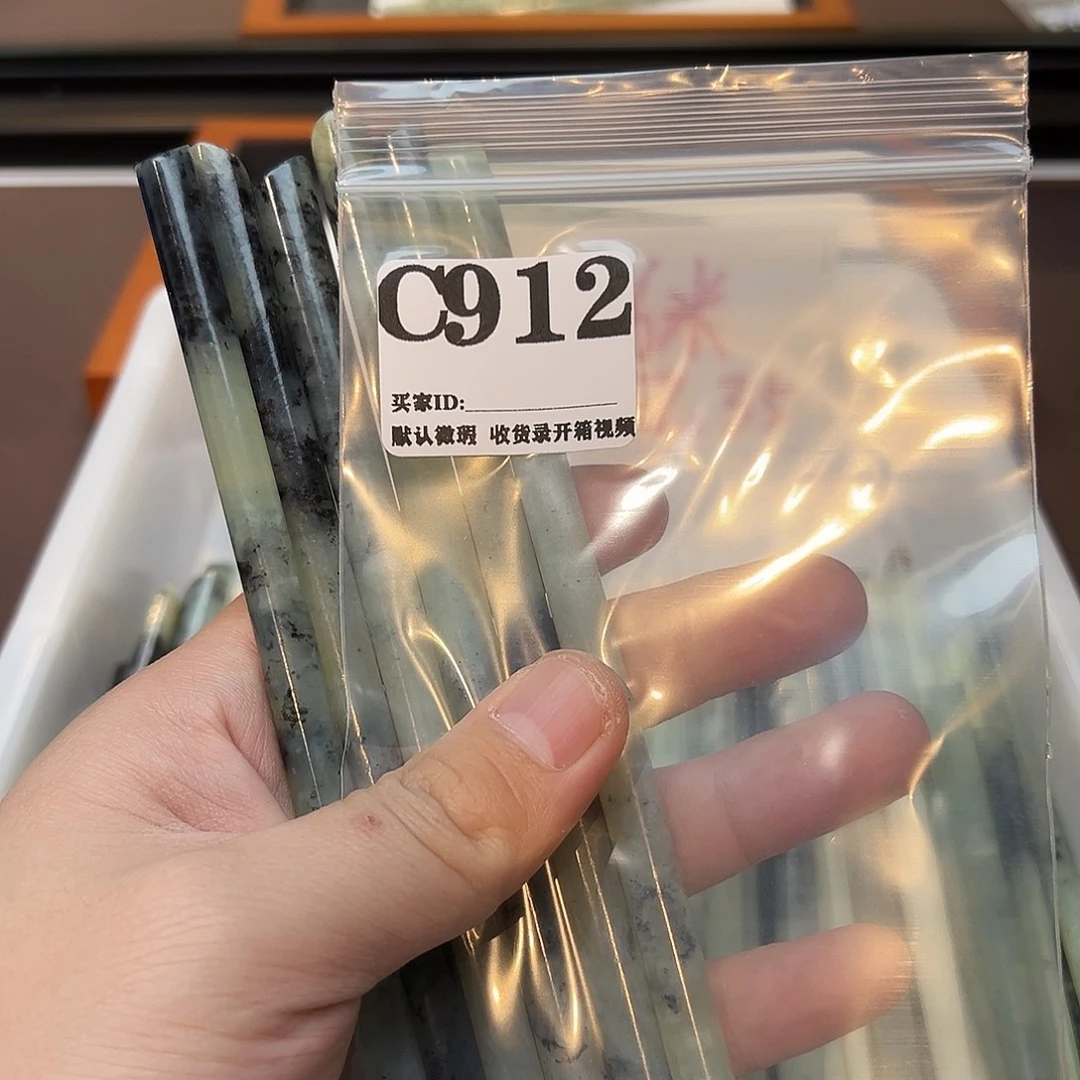 乔***卿蛇纹石玉合金发饰
