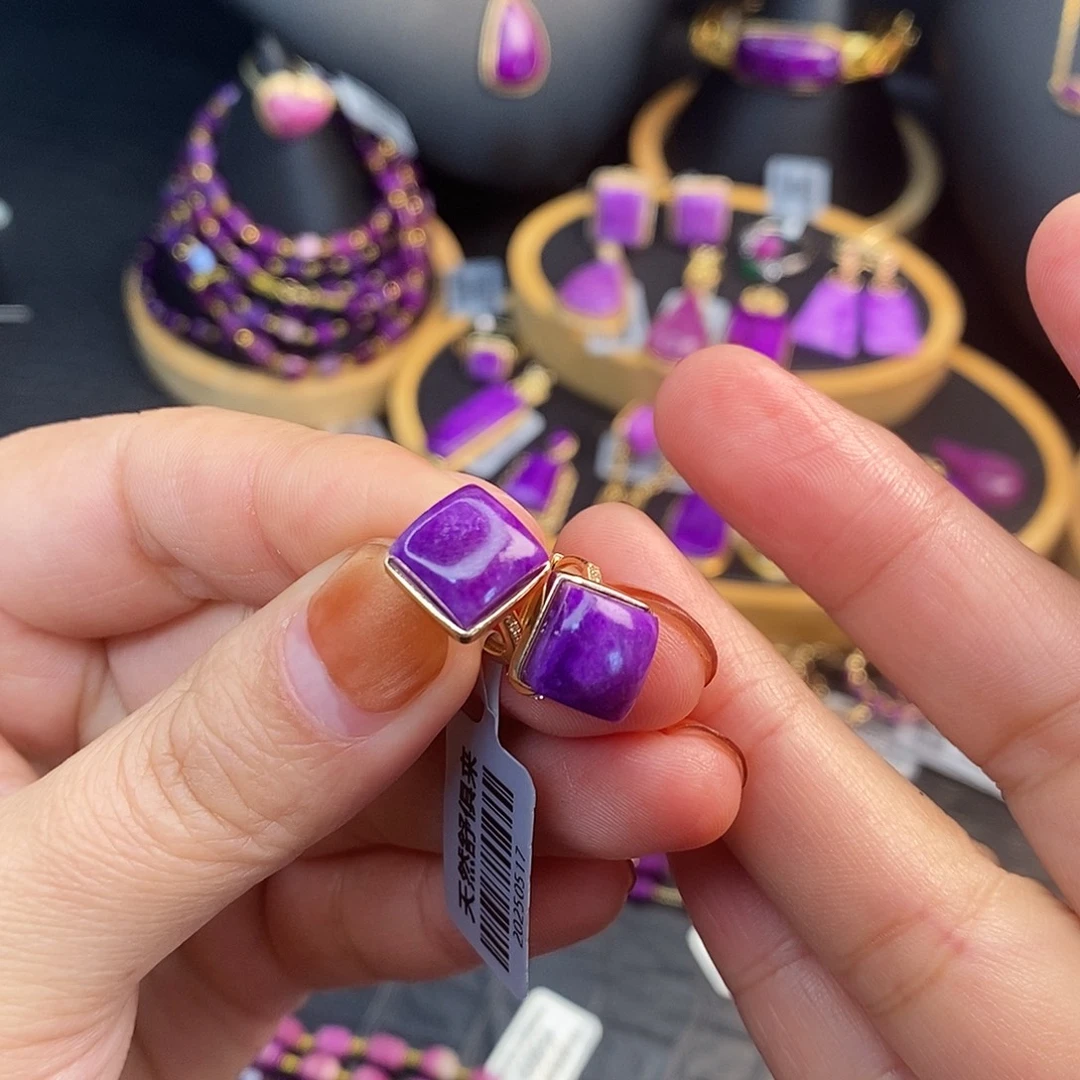 苏纪石（舒俱来）18K金镶嵌耳饰