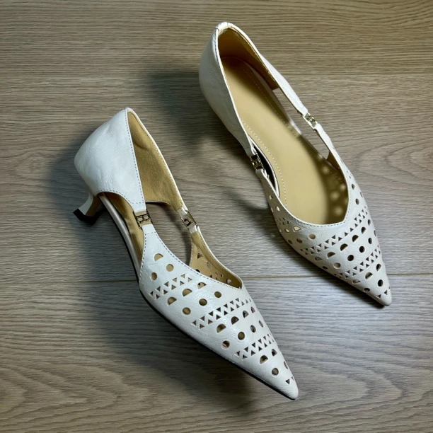 4cm法式尖头镂空单鞋真皮时尚尖头细跟法式中跟细浅口高跟鞋秋冬