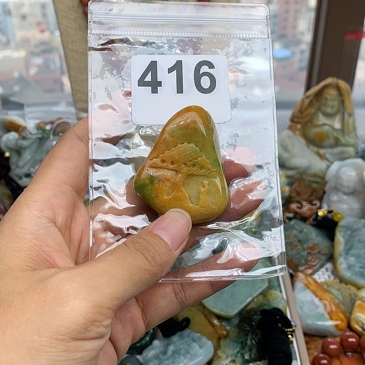 翡翠未镶嵌颈饰北****草翡翠