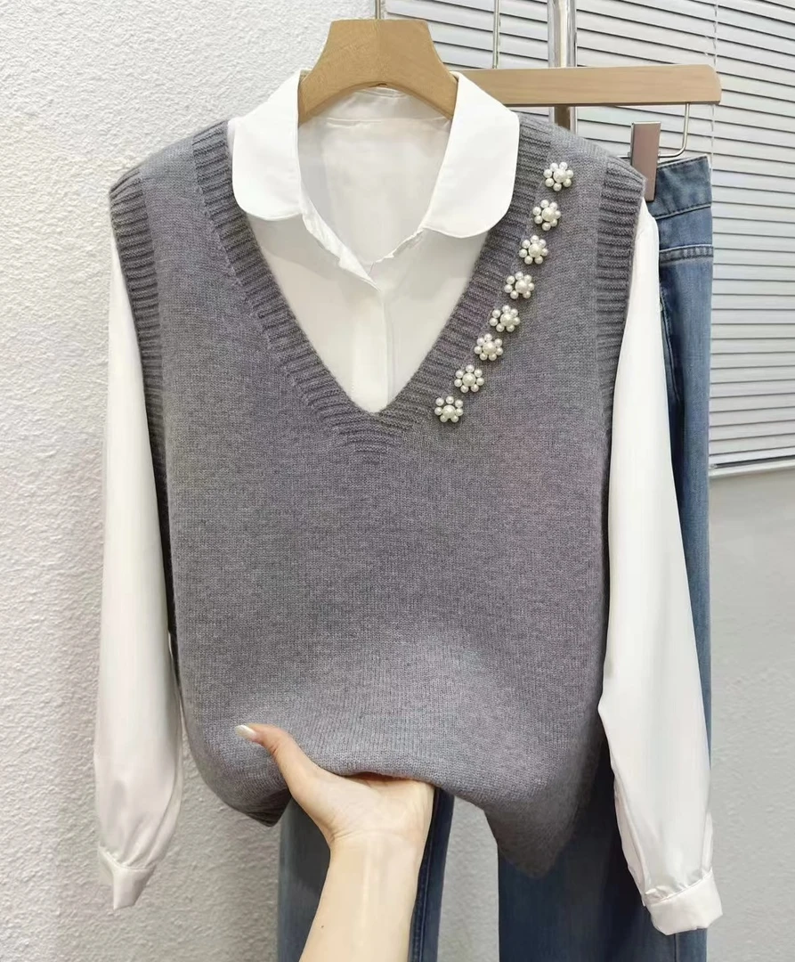 设计感钉珠针织马甲背心女早春流行新款圆领宽松时尚坎肩叠穿上衣