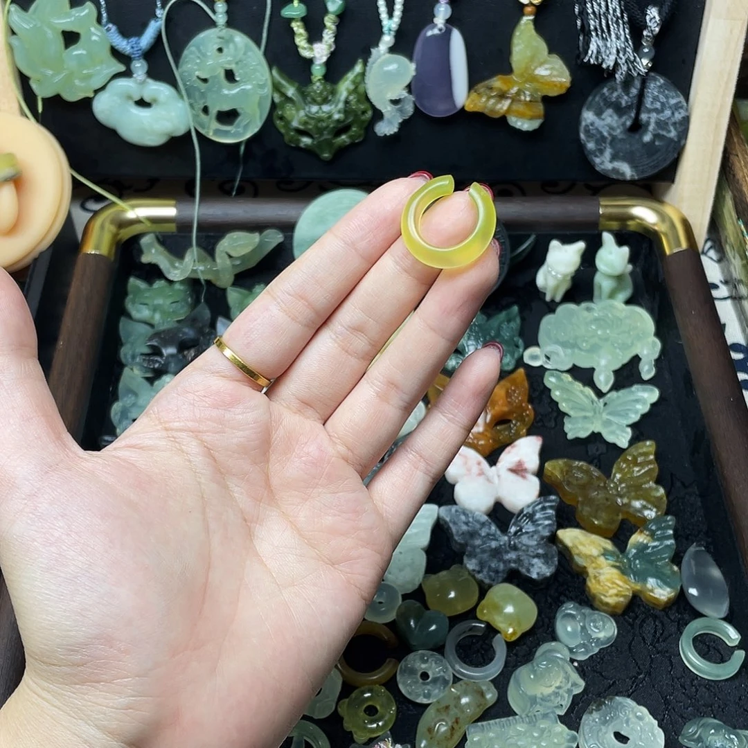 蛇纹石玉未镶嵌吊坠耳骨夹