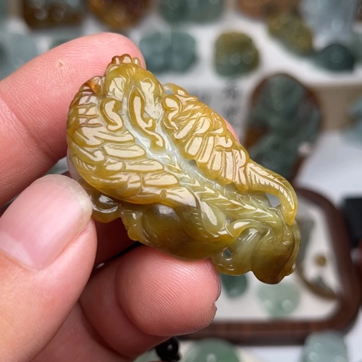 颈饰未镶嵌翡翠飞天貔貅