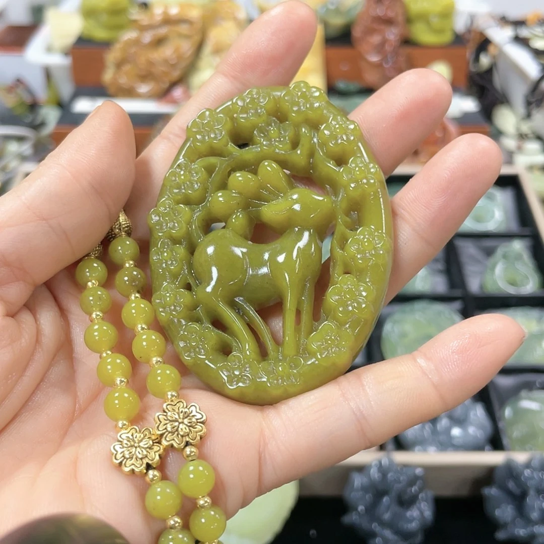 蛇纹石玉颈饰未镶嵌