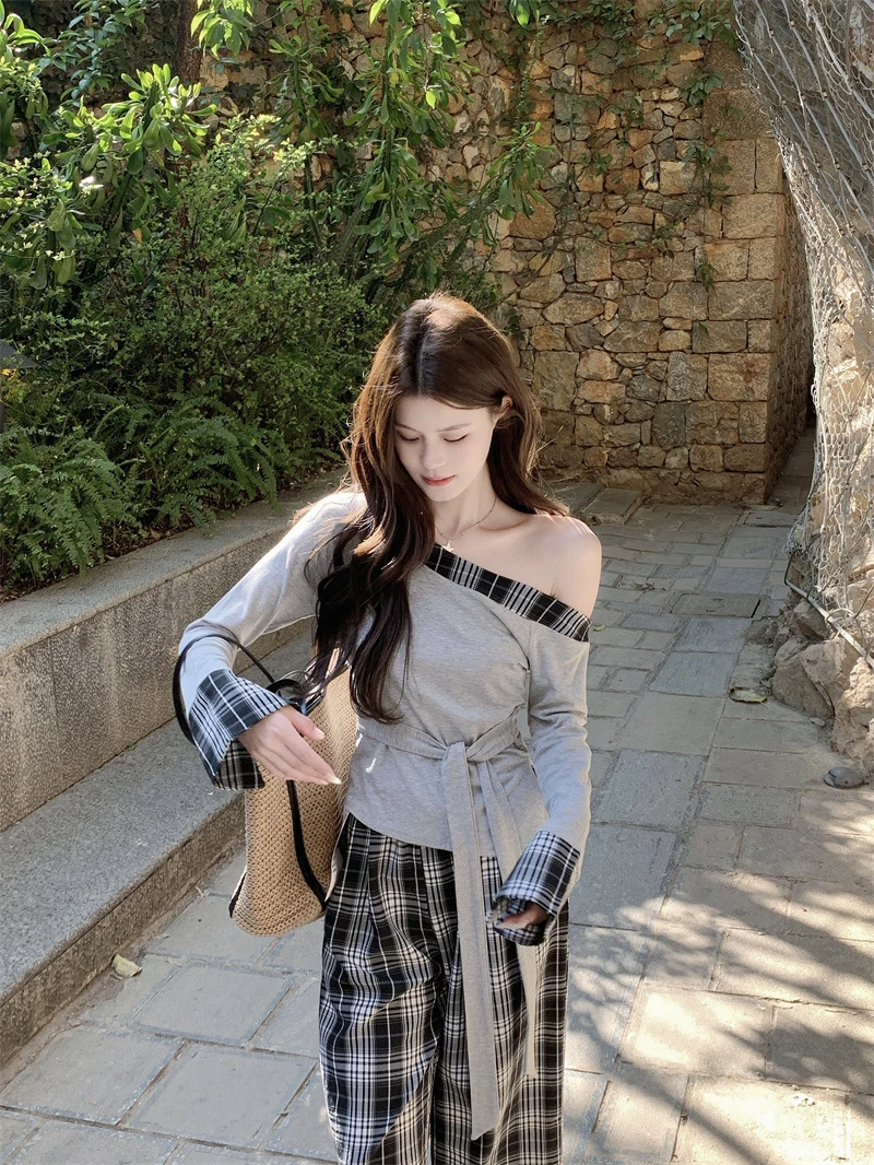 温柔休闲时尚套装一字肩拼接格纹T恤上衣女春季高腰拖地裤两件套
