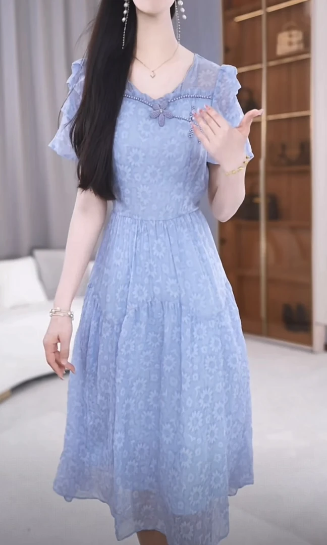 【连衣裙】2025夏季V领设计感轻薄修身时尚纯色通勤中长款连衣裙