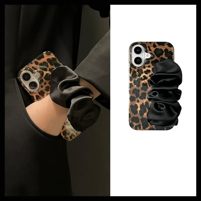 复古棕色豹纹丝巾腕带适用苹果16promax手机壳iphone15/14/13/12