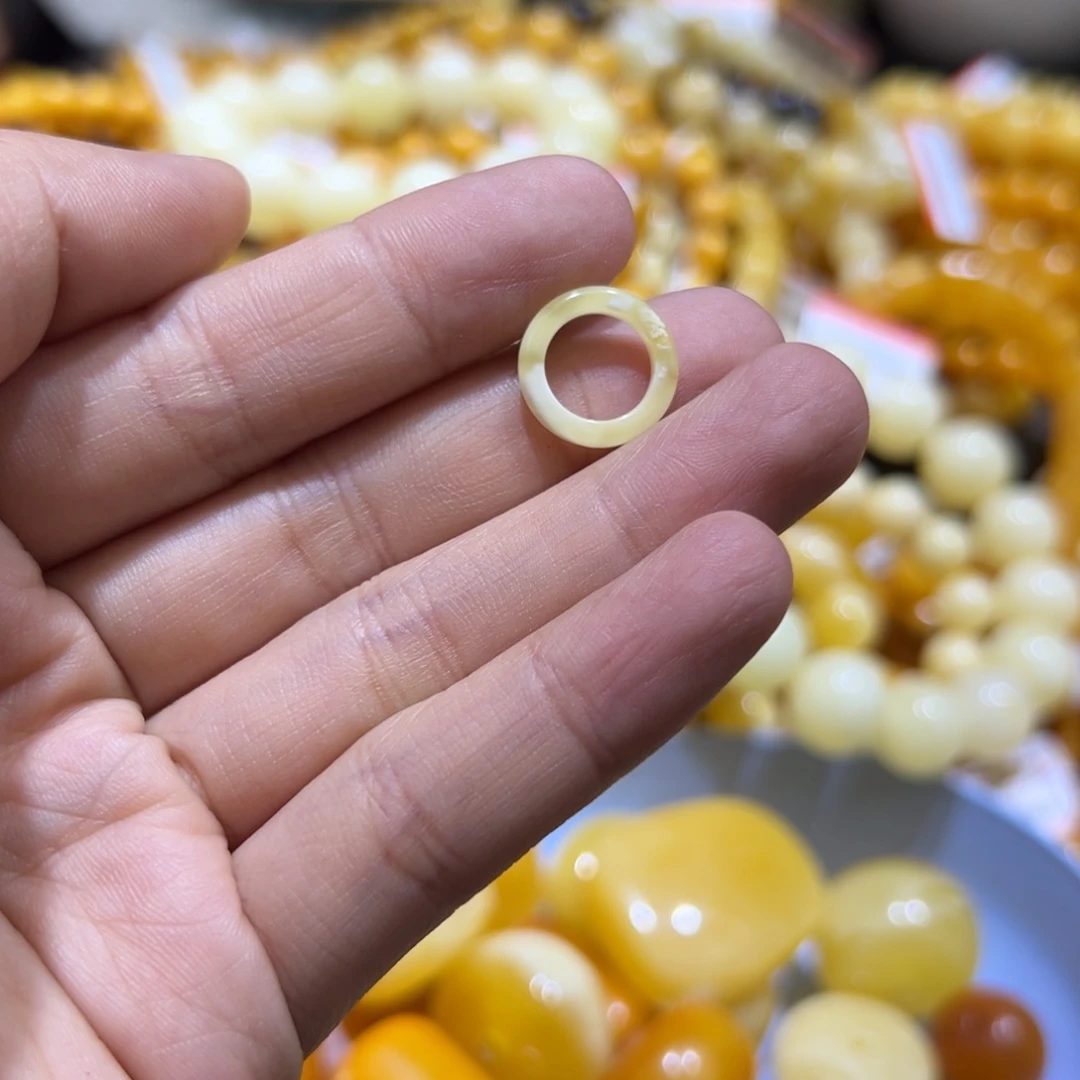琥珀珠宝奇石未镶嵌