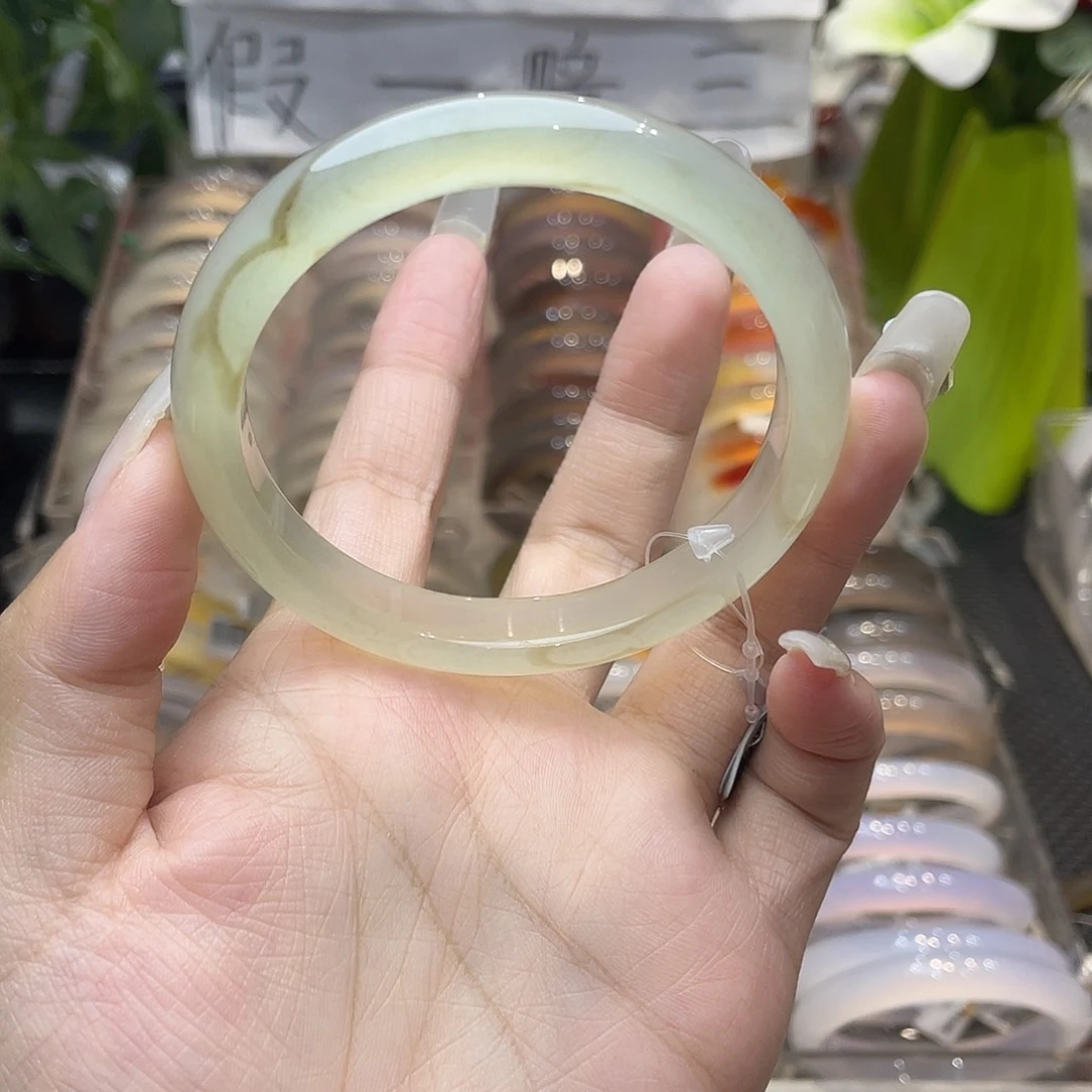 玛瑙/玉髓手镯未镶嵌59