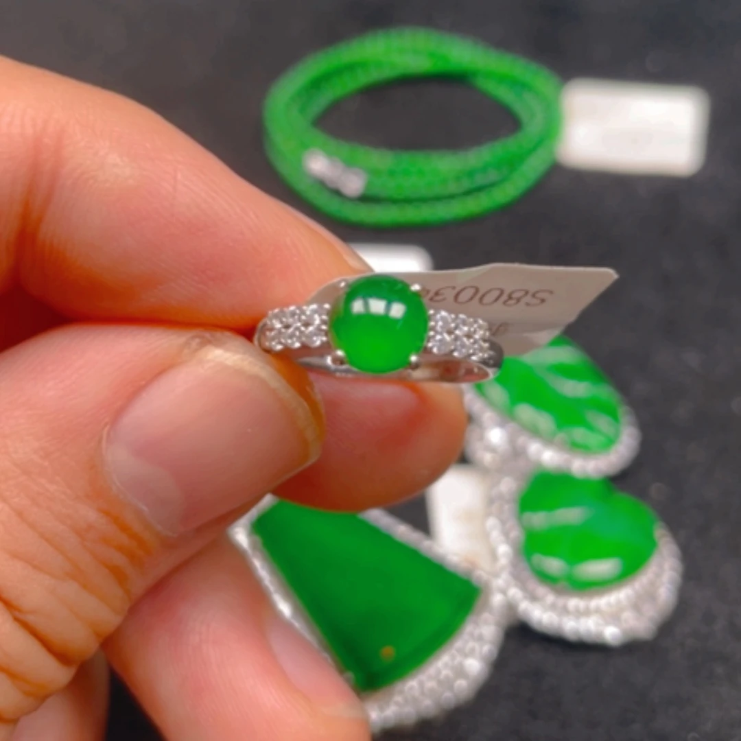 【闪购商品】颈饰银S925镶嵌翡翠戒指