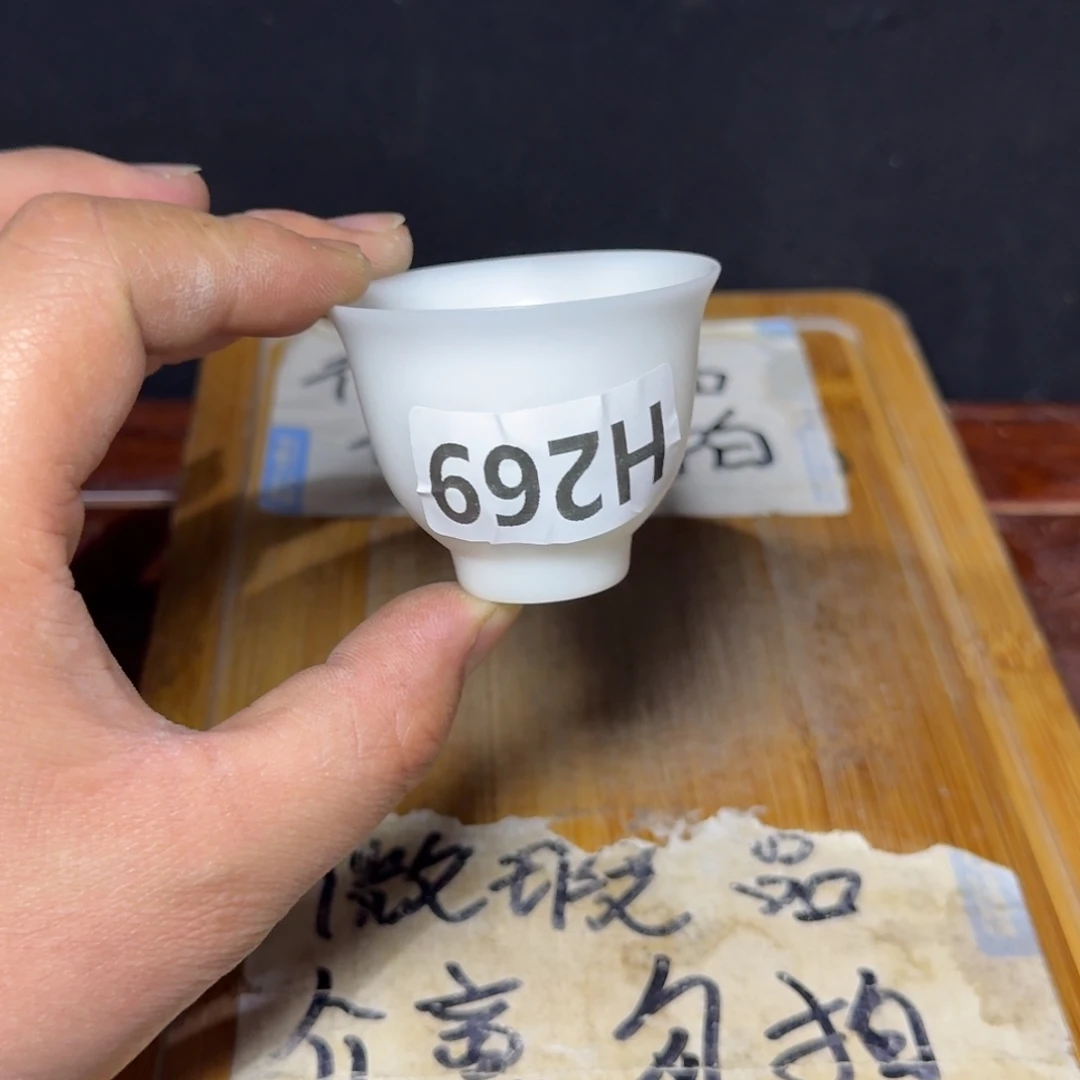 微瑕疵介意勿拍陶瓷器皿H168