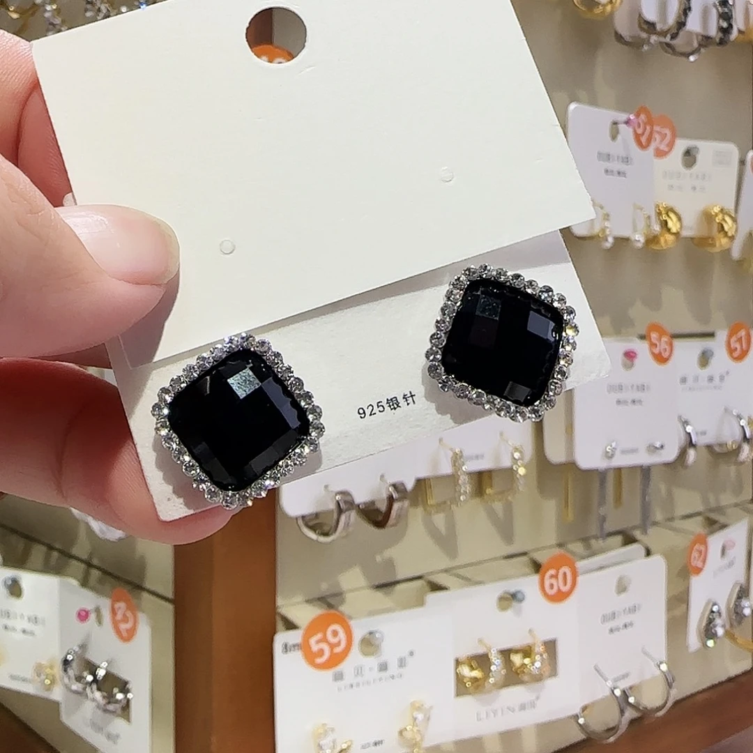 锆石纯铜合金黑色耳钉