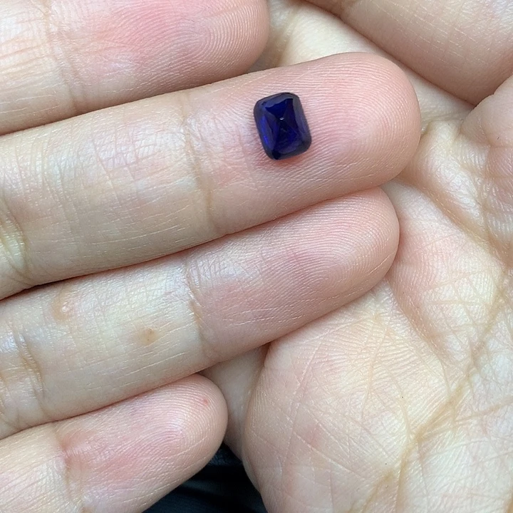 蓝宝石裸石1.21ct皇家蓝蓝宝石糖塔