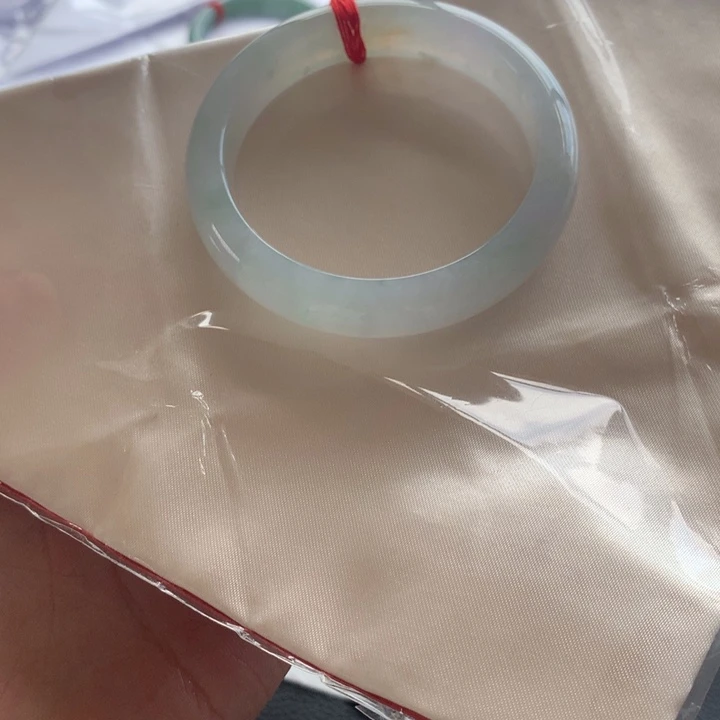 翡翠手镯未镶嵌翡翠手镯