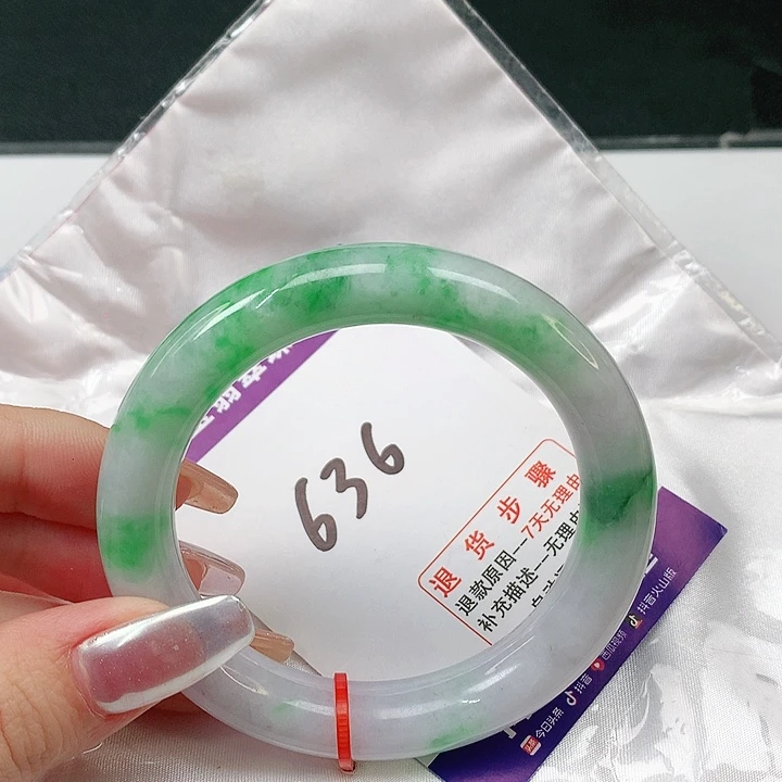 翡翠手镯（圆镯）未镶嵌翡翠手镯