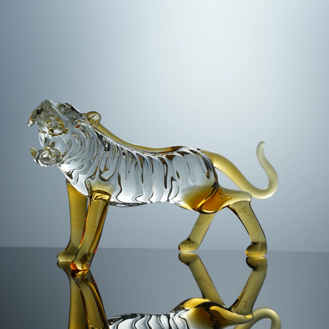 璃湾·这是一只人工手作琉璃虎虎生风桌面摆件